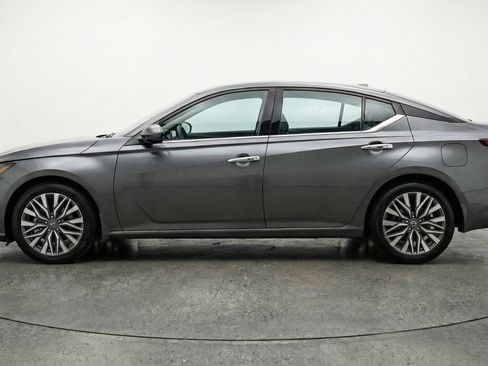 Used 2025 Nissan Altima 2.5 SV FWD image 5