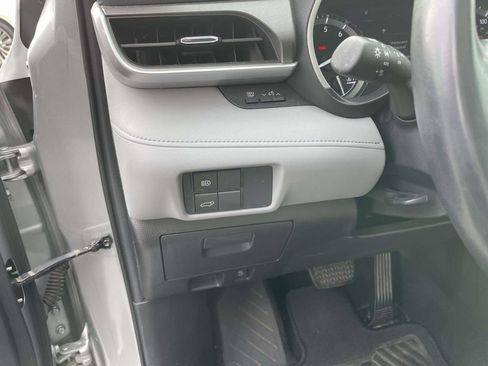 Used 2021 Toyota Highlander XLE image 32