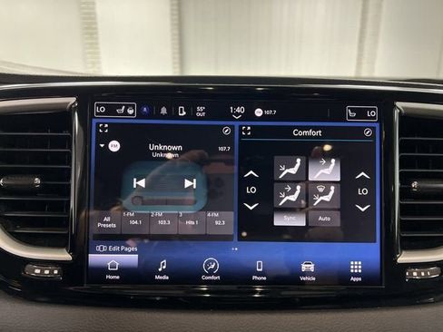 Used 2023 Chrysler Pacifica Touring-L FWD image 13