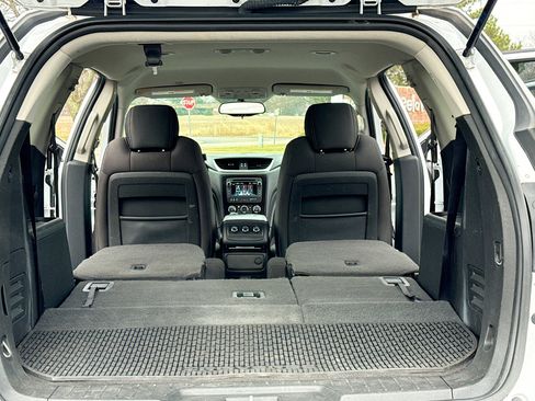 Used 2017 Chevrolet Traverse LT image 7