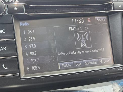 Used 2018 Toyota RAV4 XLE FWD image 25