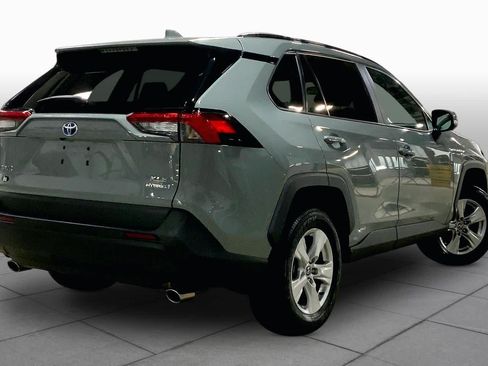 Used 2021 Toyota RAV4 XLE w/ Convenience Package AWD/4WD image 13