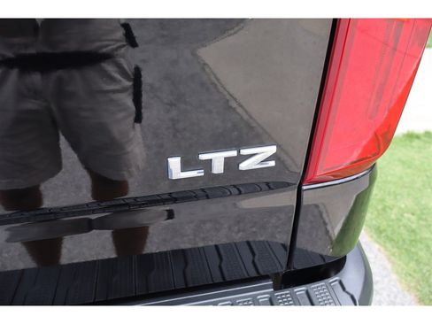 Used 2019 Chevrolet Silverado 1500 LTZ w/ LTZ Plus Package AWD/4WD image 5