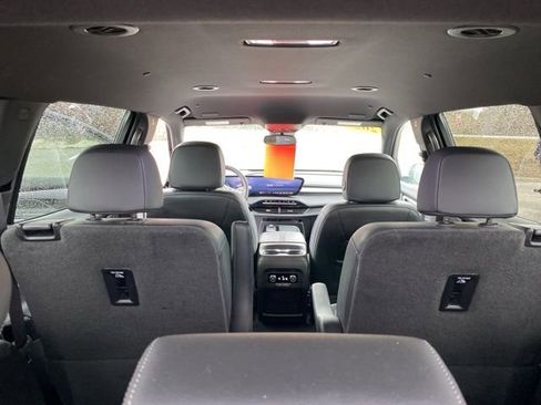Used 2025 Buick Enclave Sport Touring AWD/4WD image 31