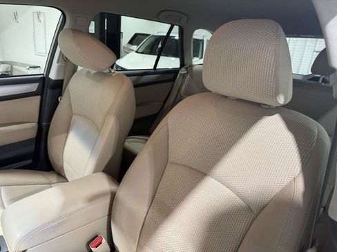 Used 2018 Subaru Outback 2.5i Premium AWD/4WD image 16