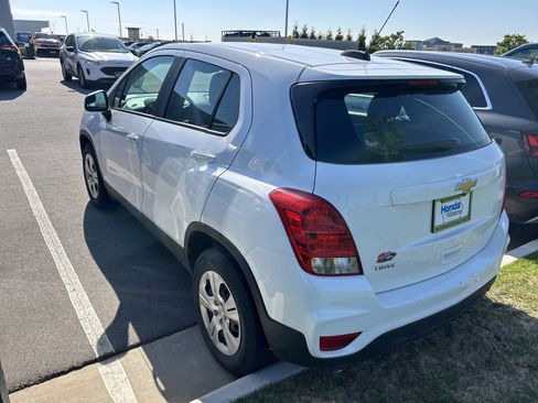 Used 2019 Chevrolet Trax LS FWD image 2