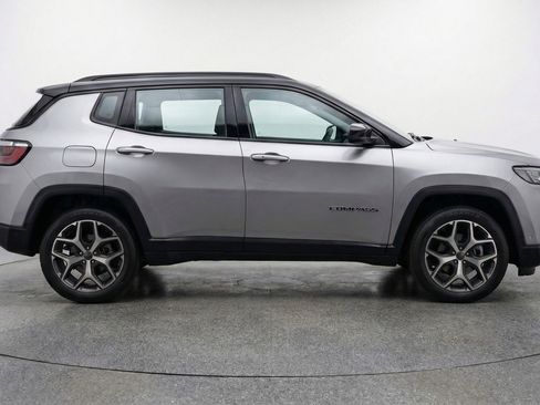 Used 2025 Jeep Compass Limited AWD/4WD image 11