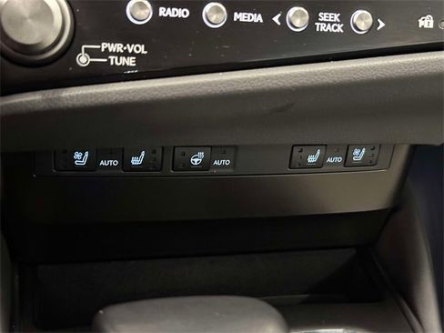 Used 2025 Lexus ES 300h w/ Premium Package image 31