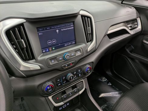 Used 2024 GMC Terrain SLE w/ Driver Convenience Package image 11