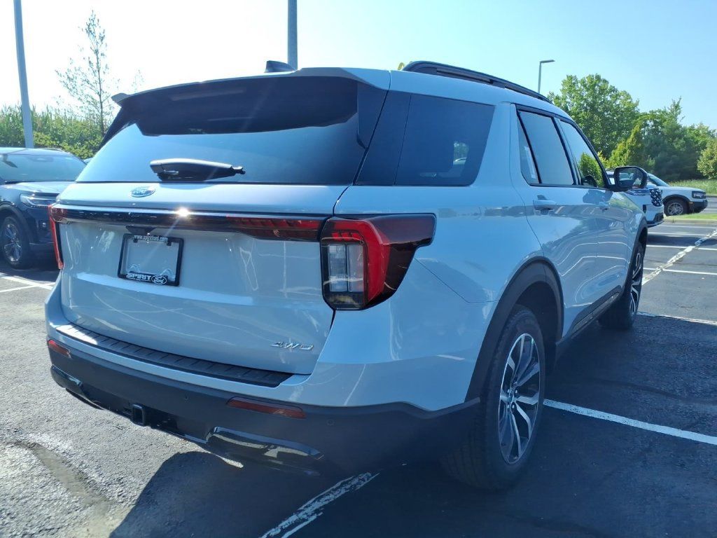 Used 2026 Ford Explorer ST-Line AWD/4WD image 4