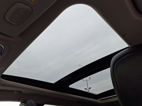 Used 2017 Jeep Cherokee Limited image 14