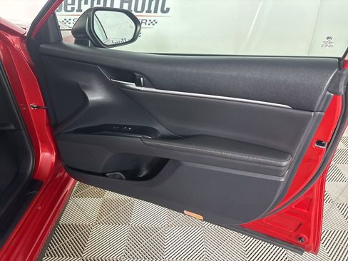 Used 2020 Toyota Camry XSE image 27