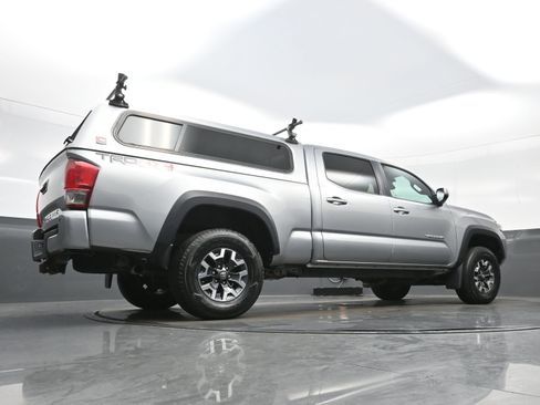 Used 2018 Toyota Tacoma TRD Off-Road w/ Technology Package AWD/4WD image 29