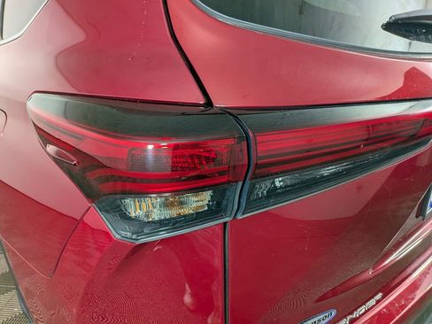 Used 2021 Toyota Highlander XLE image 12