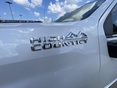 Used 2025 Chevrolet Silverado 2500 High Country w/ Technology Package AWD/4WD image 32