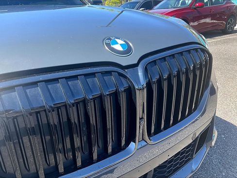 Used 2022 BMW 750i xDrive w/ Autobahn Package AWD/4WD image 29