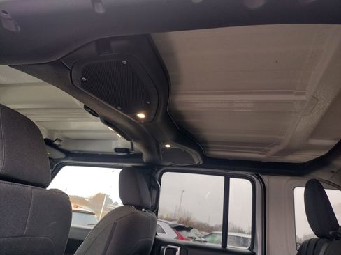 Used 2024 Jeep Wrangler Unlimited w/ Convenience Group image 22