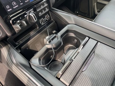 Used 2024 RAM 2500 Limited image 18