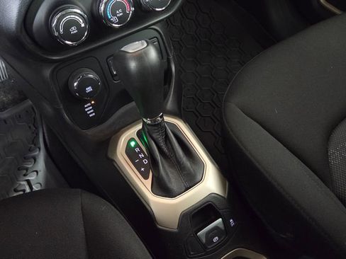 Used 2016 Jeep Renegade Sport w/ Power & Air Group image 25