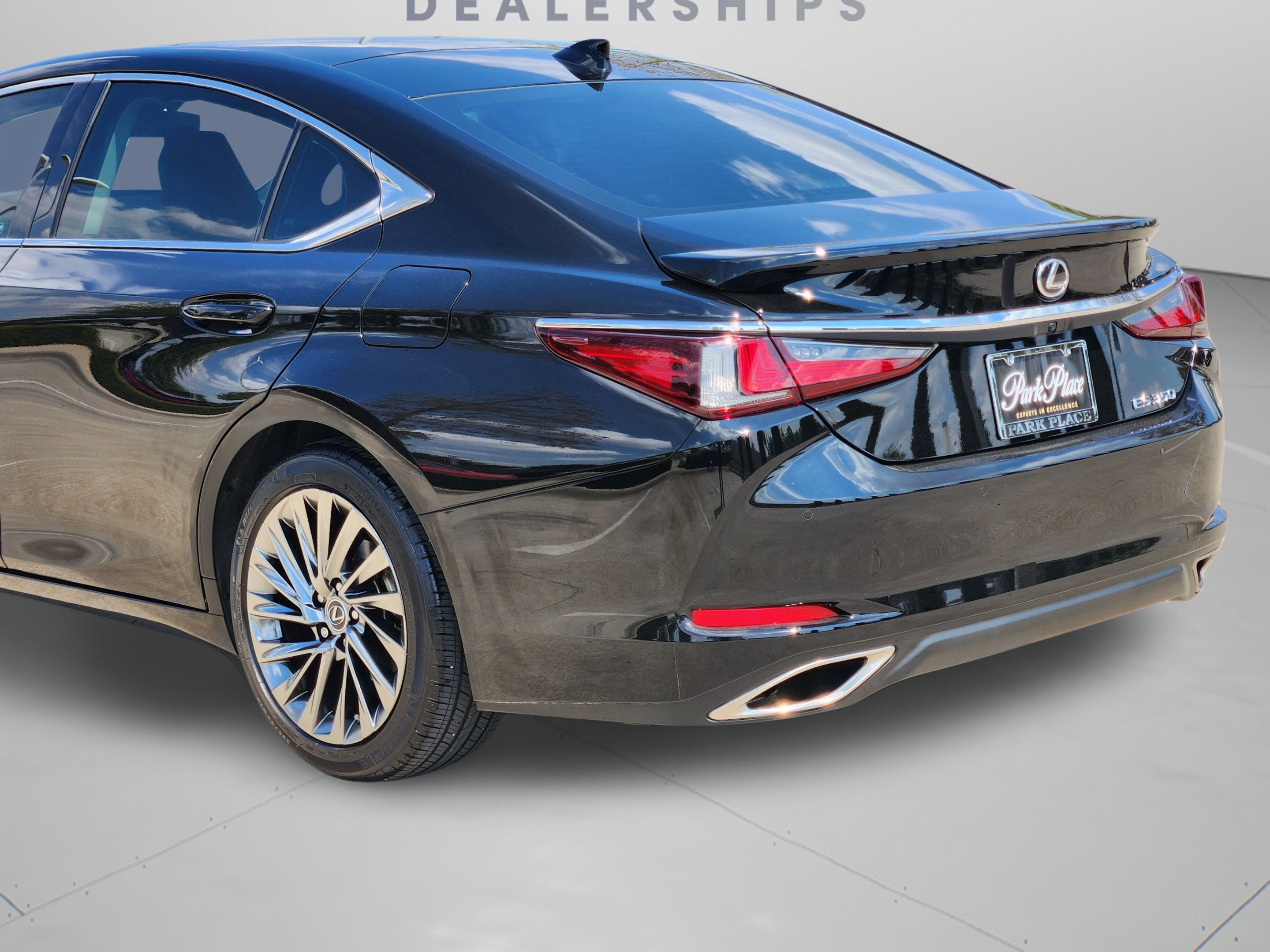 Used 2024 Lexus ES 350 Ultra Luxury w/ Accessory Package (Z2) FWD image 31