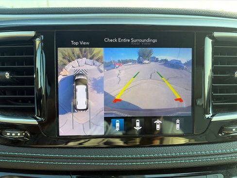 Used 2018 Chrysler Pacifica Limited w/ Advanced Safetytec Group FWD image 14