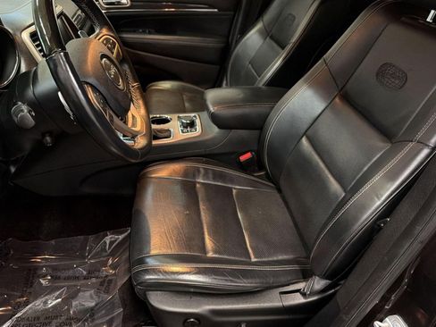 Used 2017 Jeep Grand Cherokee Overland AWD/4WD image 5