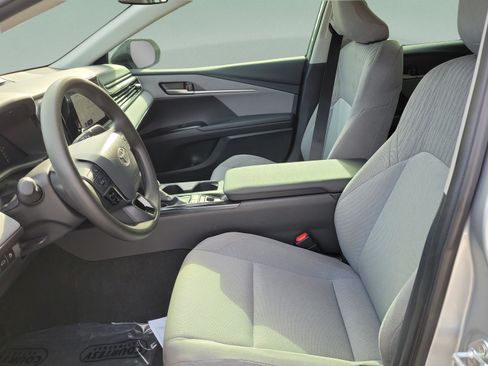 Used 2025 Toyota Camry LE FWD image 16