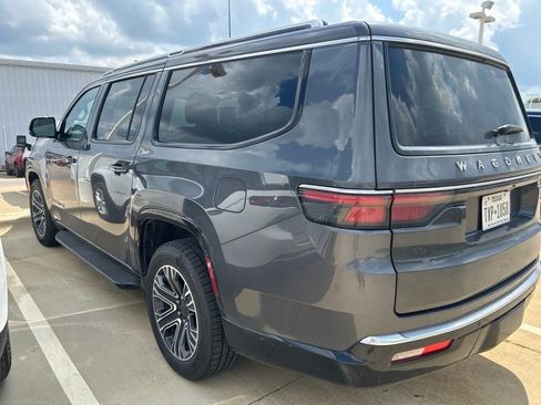 Used 2024 Jeep Wagoneer L Series II w/ Flexible Seating Group RWD image 4