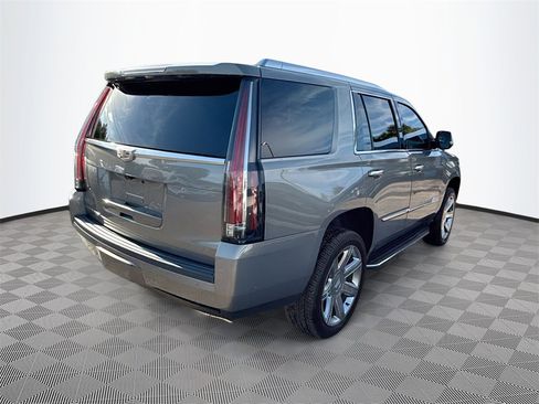 Used 2018 Cadillac Escalade Luxury image 8