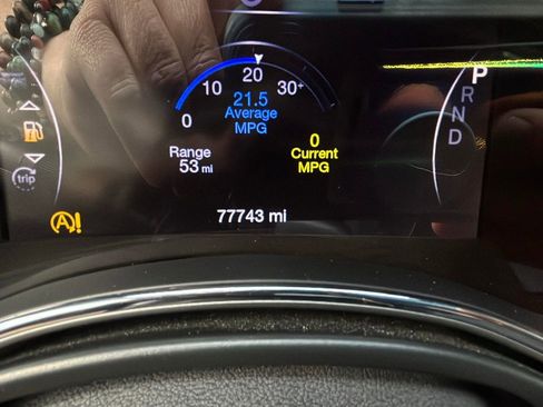 Used 2021 Jeep Grand Cherokee Limited w/ Luxury Group II image 9