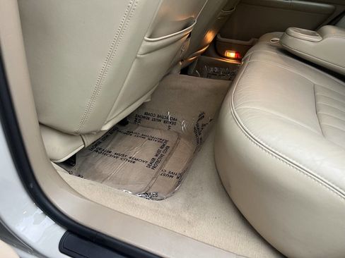 Used 2006 Lincoln Town Car Signature image 18