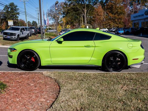 Used 2020 Ford Mustang Coupe image 3
