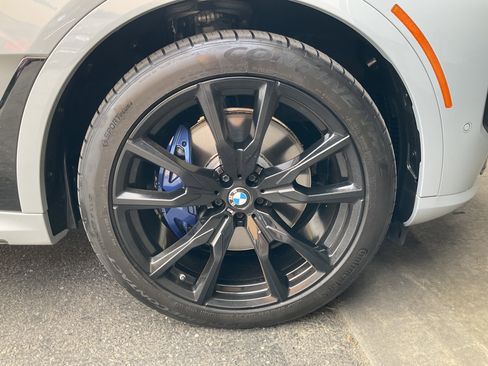 Used 2023 BMW X7 xDrive40i w/ M Sport Package AWD/4WD image 11