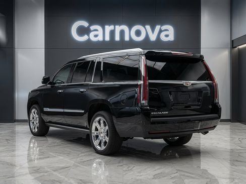 Used 2019 Cadillac Escalade ESV Platinum RWD image 2