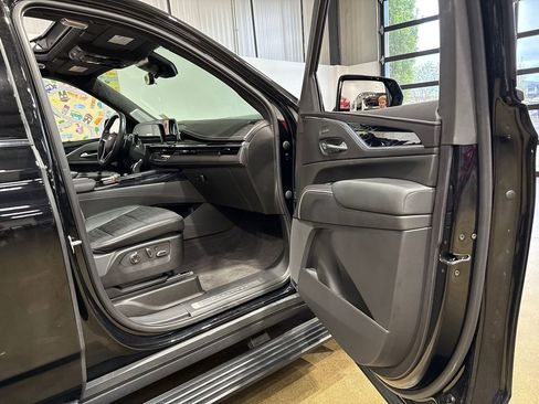 Used 2023 Cadillac Escalade ESV V image 76