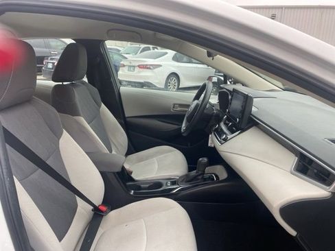 Used 2022 Toyota Corolla LE image 11