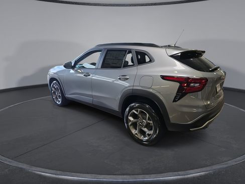 New 2026 Chevrolet Trax LT w/ Driver Confidence Package FWD image 6