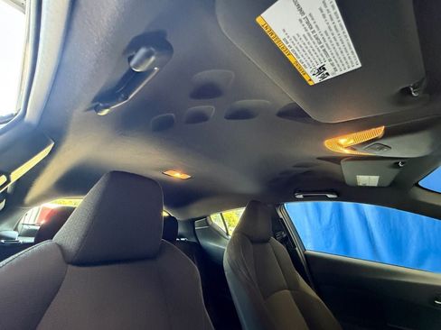 Used 2019 Toyota C-HR XLE FWD image 27