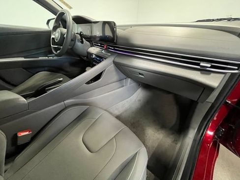Used 2024 Hyundai Elantra SEL FWD image 11