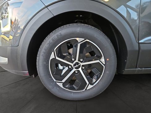 Used 2025 Kia Niro EX image 14