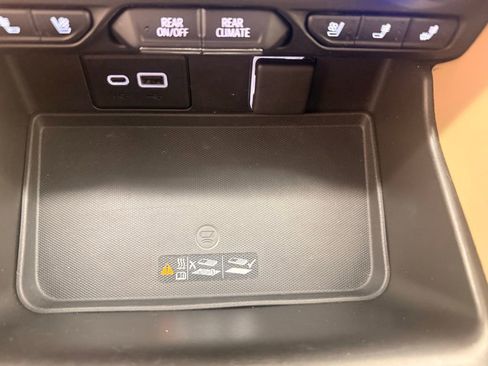 Used 2021 Chevrolet Tahoe Premier AWD/4WD image 17
