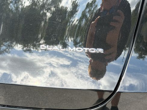 Used 2025 Tesla Model Y Long Range AWD/4WD image 42