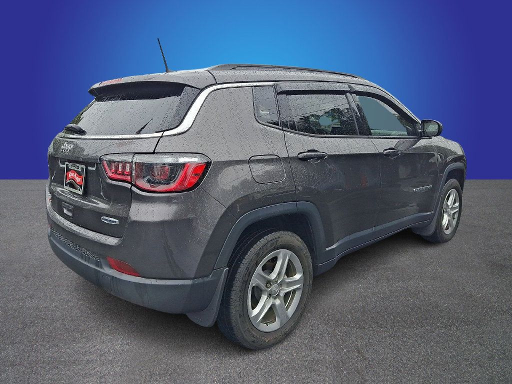 Used 2023 Jeep Compass Latitude AWD/4WD image 4