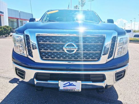 Used 2017 Nissan Titan SV AWD/4WD image 10