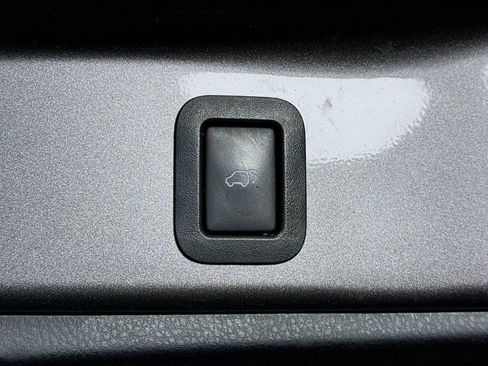 Certified 2017 Toyota Highlander Limited AWD/4WD image 32