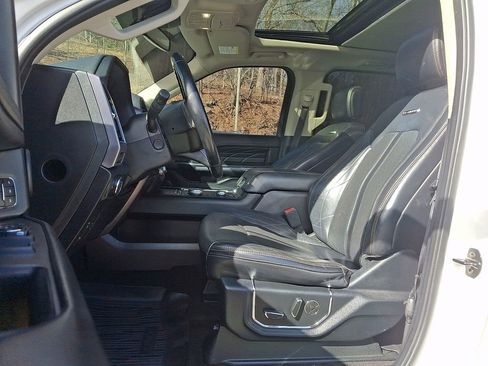Used 2019 Ford Expedition Platinum image 13