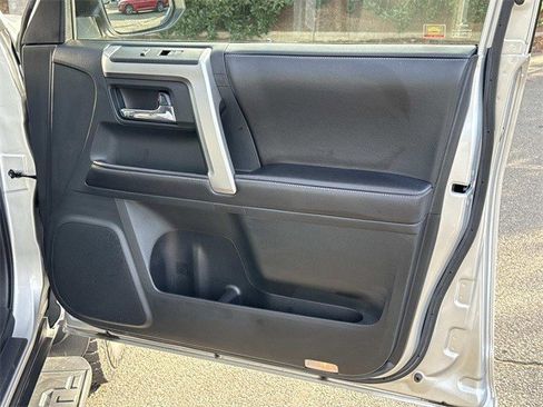 Used 2016 Toyota 4Runner SR5 image 8