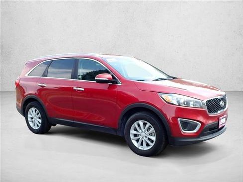 Used 2017 Kia Sorento FWD w/ LX Convenience Package image 6