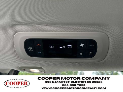 Used 2017 Chrysler Pacifica Limited w/ UConnect Theater Package FWD image 22