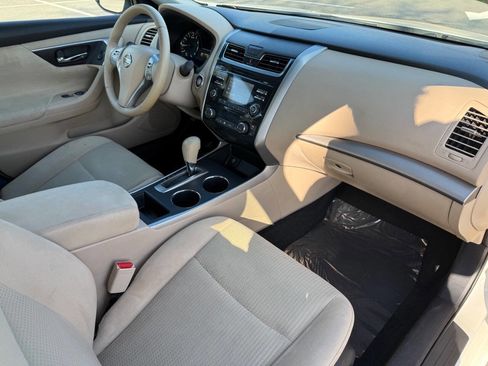 Used 2015 Nissan Altima 2.5 SV w/ Convenience Package image 18